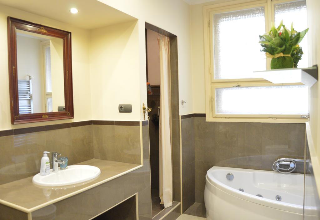 Classic Flat At Basilica Apartment Budapest Exterior photo